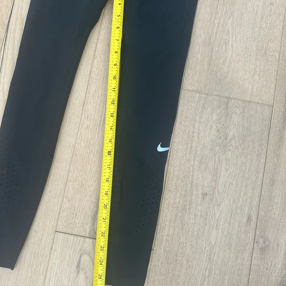 Pristine Dry Fit Nike Running Leggings Take 20% Off - Picture 2 of 6